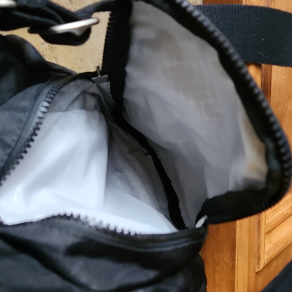 Columbia black unisex cross body bag with adjustable shoulder strap - Picture 6 of 9